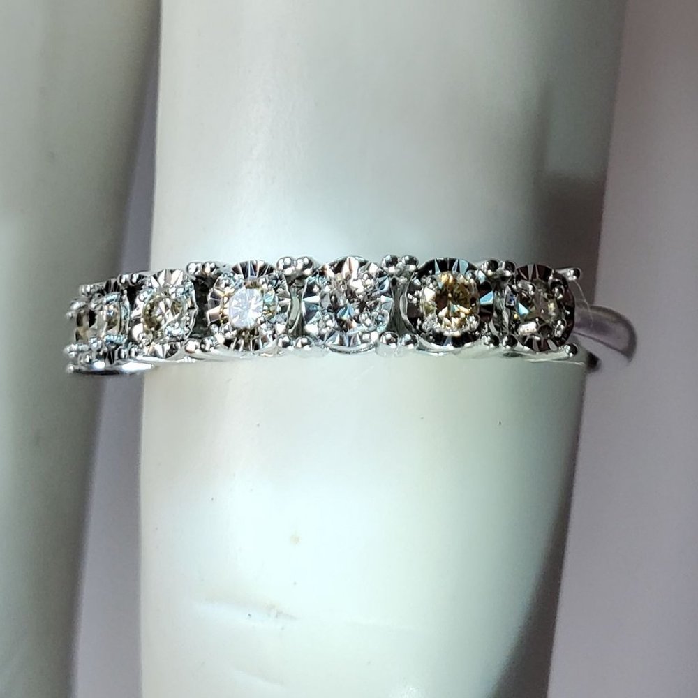 Brand  new 14K  beautiful  wedding  band - Picture 3 of 9